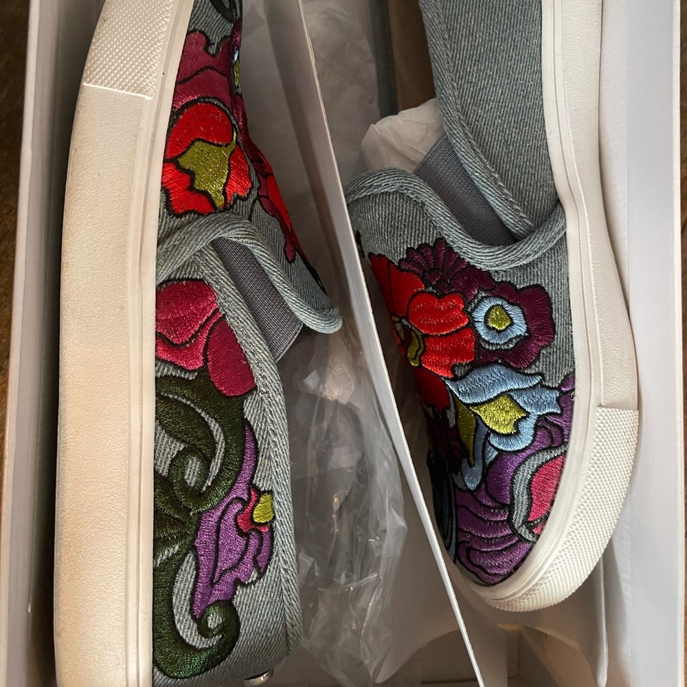 Size 6.5 Steven madden sneakers